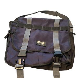 Buffalo Messenger Bag-Flap Closure-3 zipper pockets-2 zipper pockets on ends